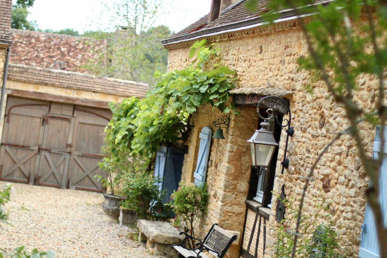Les Perroutis Vila Saint-Alvère Exterior foto
