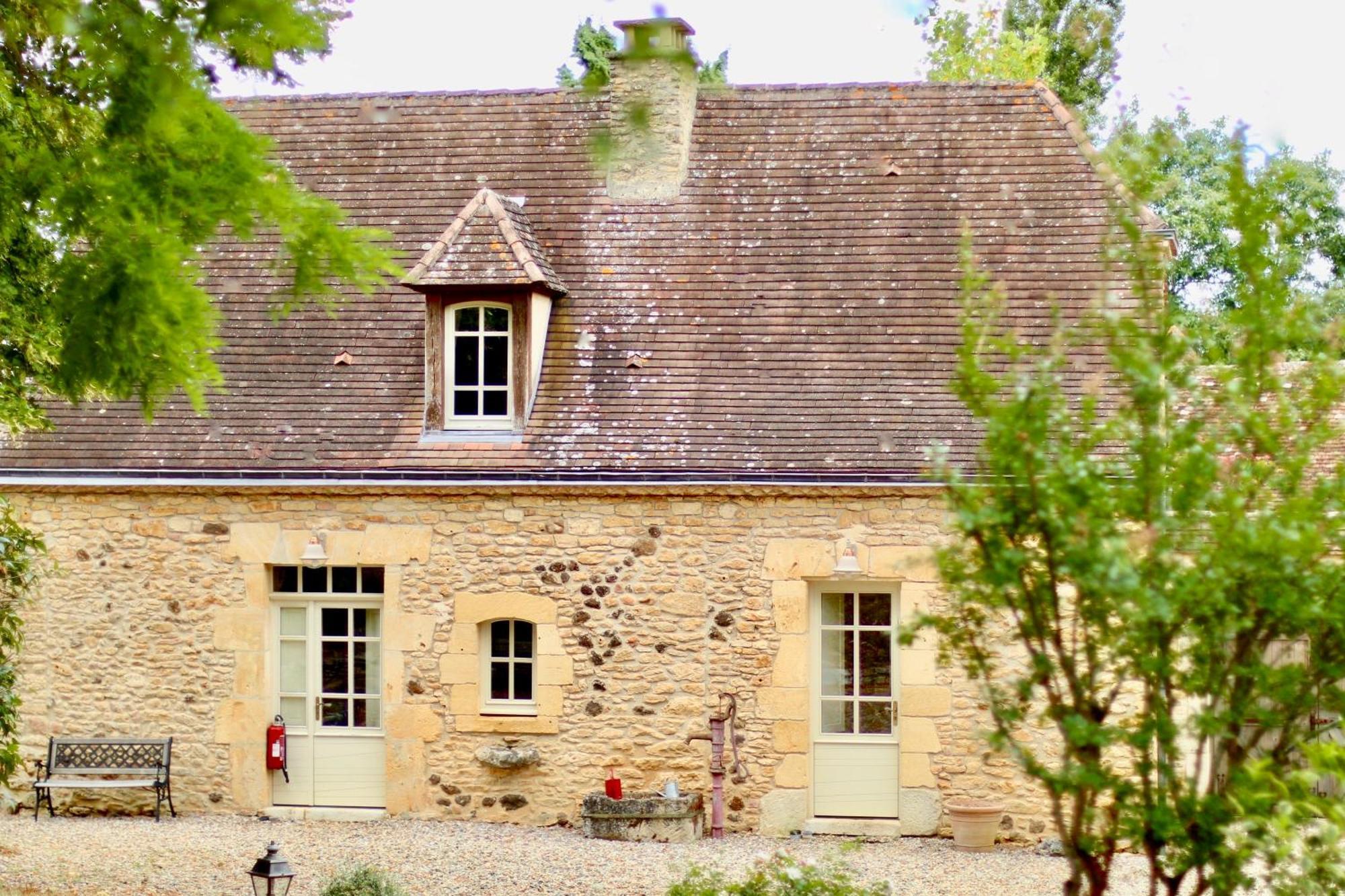 Les Perroutis Vila Saint-Alvère Exterior foto