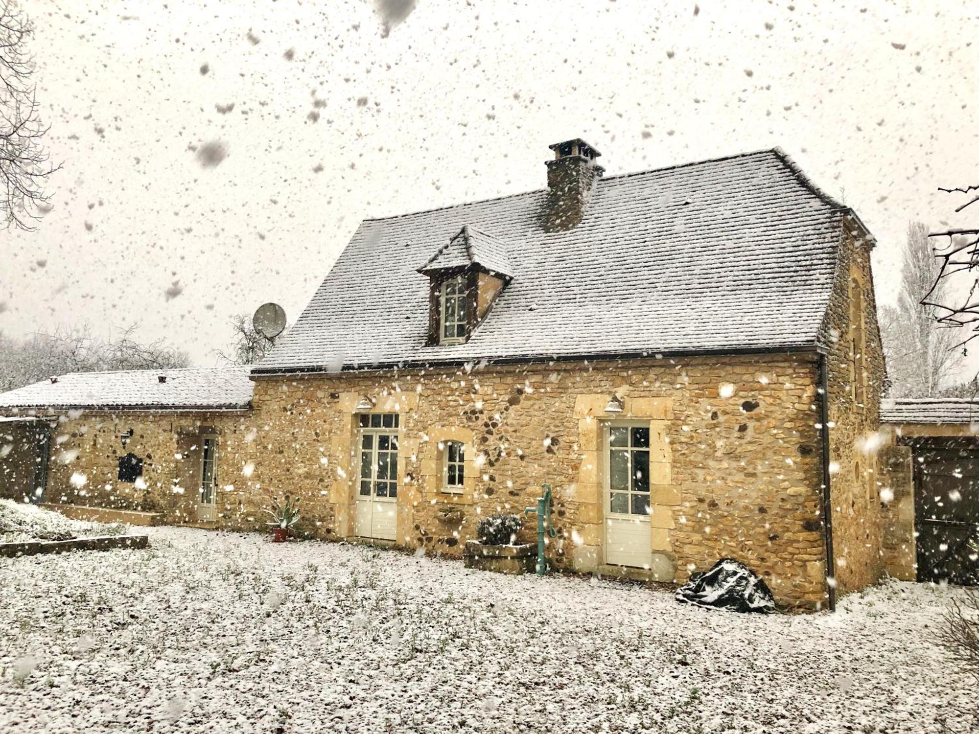 Les Perroutis Vila Saint-Alvère Exterior foto