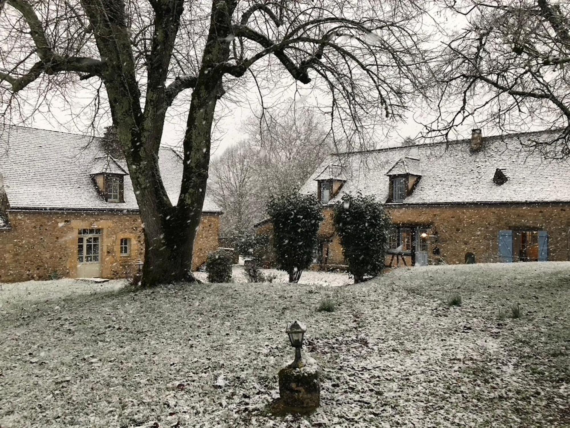 Les Perroutis Vila Saint-Alvère Exterior foto
